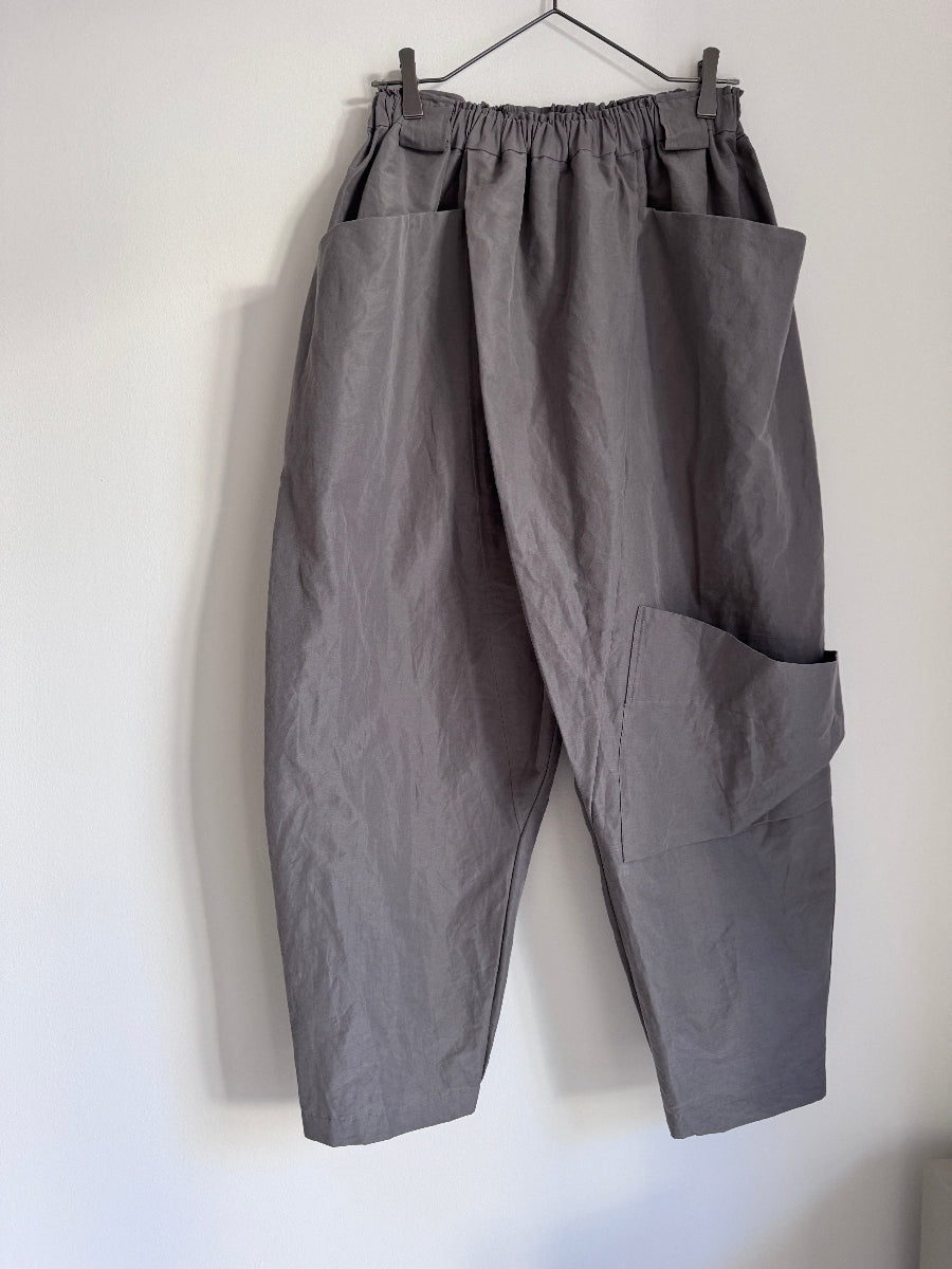 ニーポケットパンツ